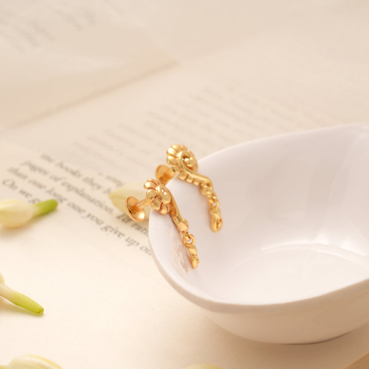 Elegant Swirl Drop Design Golden Earring