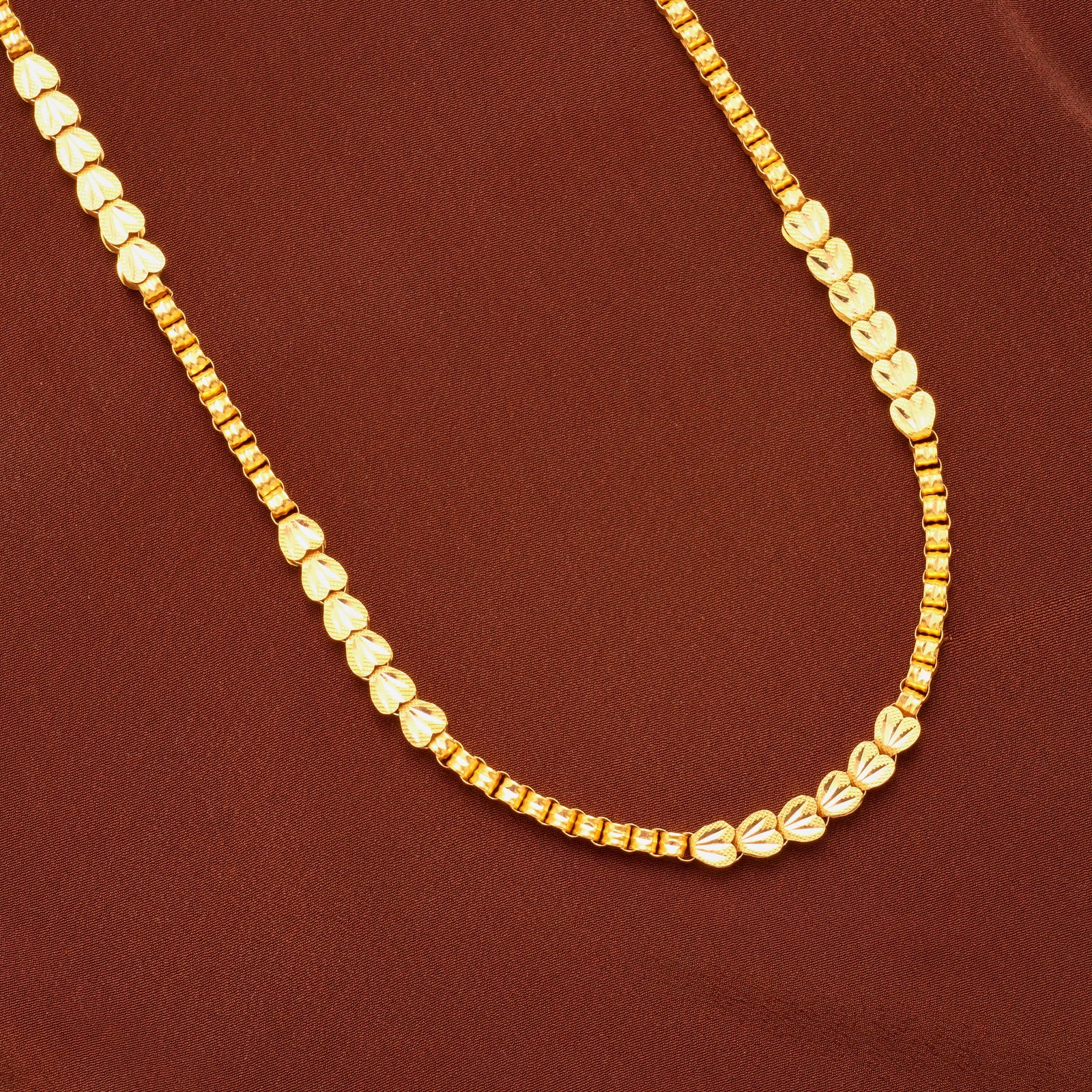 Minimal Heart Shaped Link Gold Chain