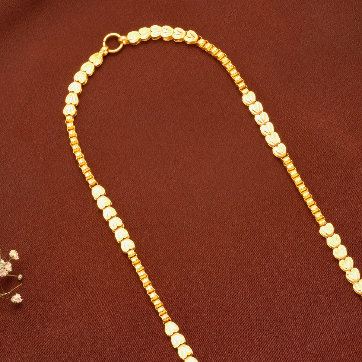 Minimal Heart Shaped Link Gold Chain