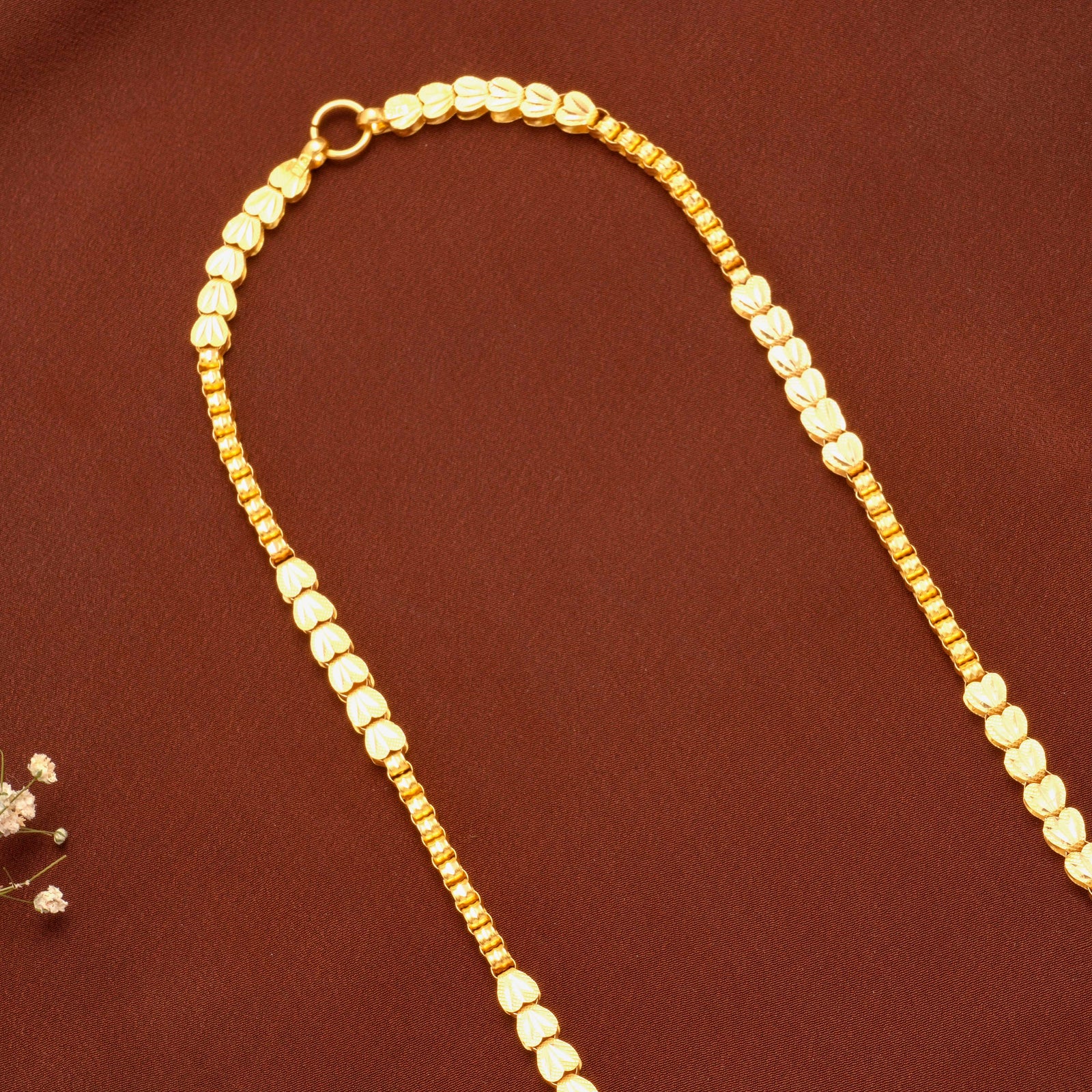 Minimal Heart Shaped Link Gold Chain