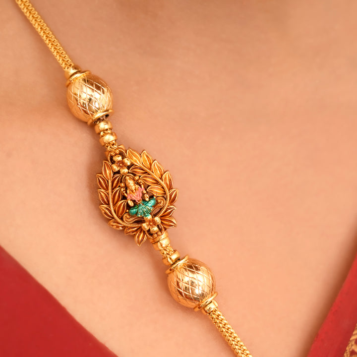Golden Leaf Pattern Lakshmi Mugappu Chain
