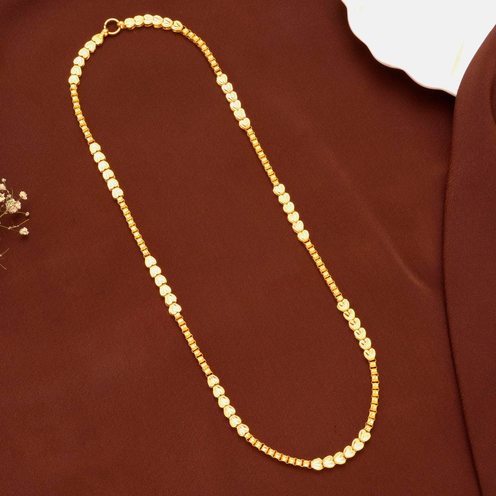 Minimal Heart Shaped Link Gold Chain