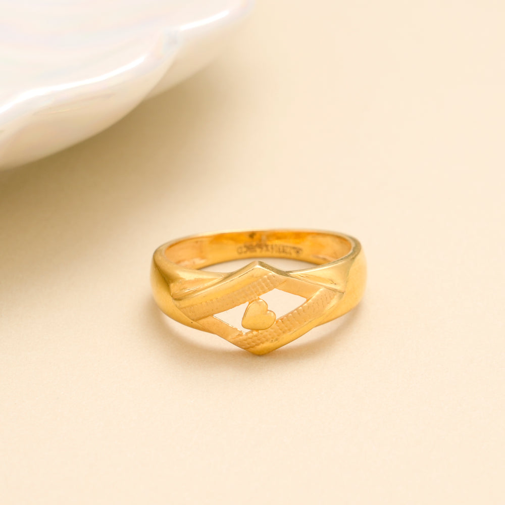 Minimal Heart Shape Gold Ring