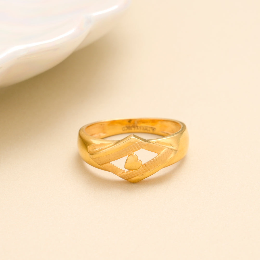 Minimal Heart Shape Gold Ring