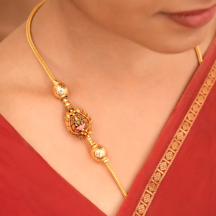 Golden Leaf Pattern Lakshmi Mugappu Chain