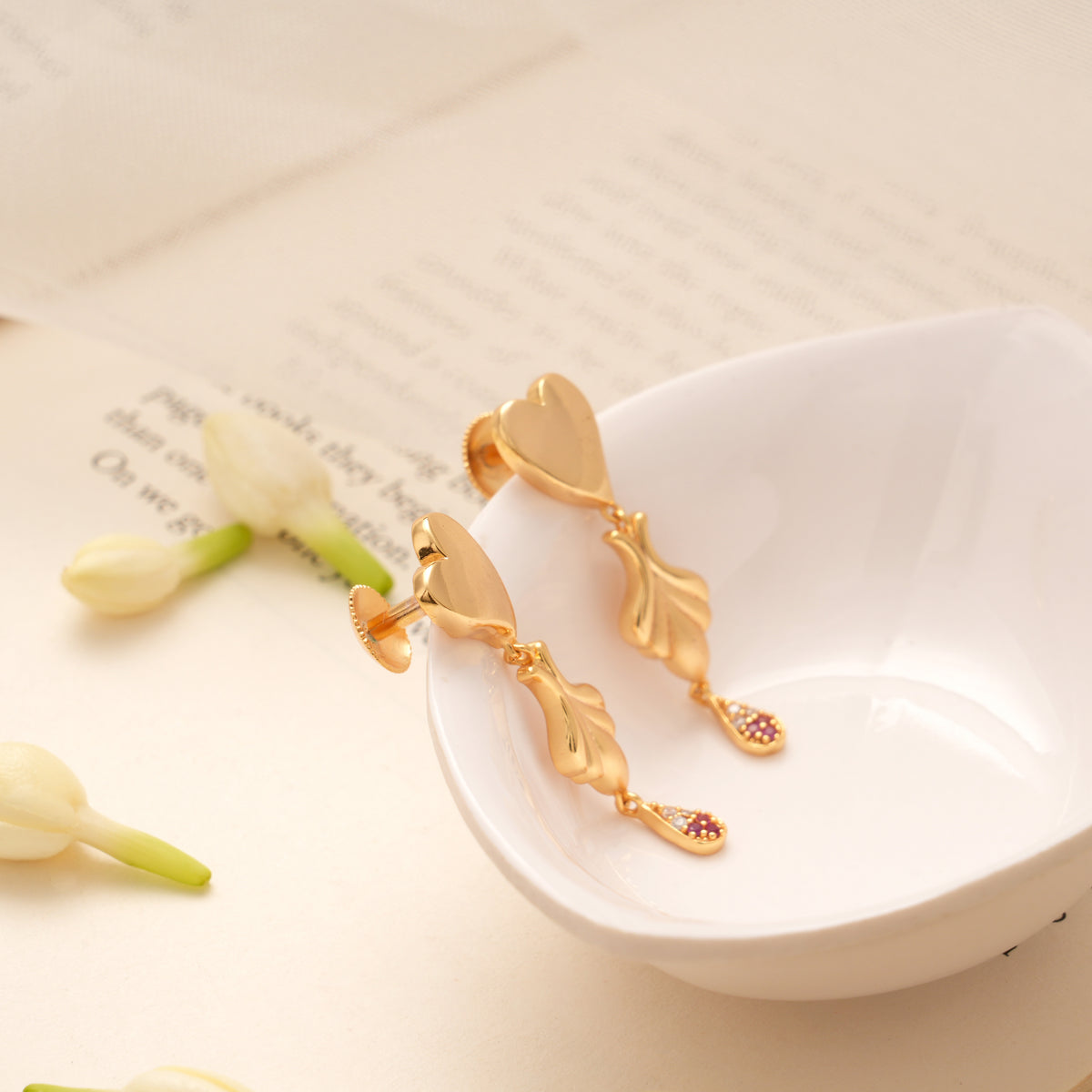 Intricate Heart Shape Leaf Pattern Golden Earring