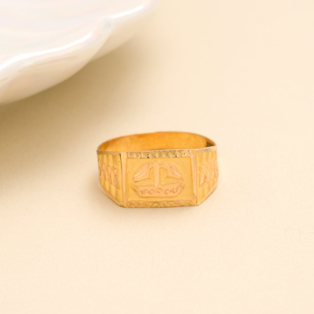Classic Engraved Square Gold Ring