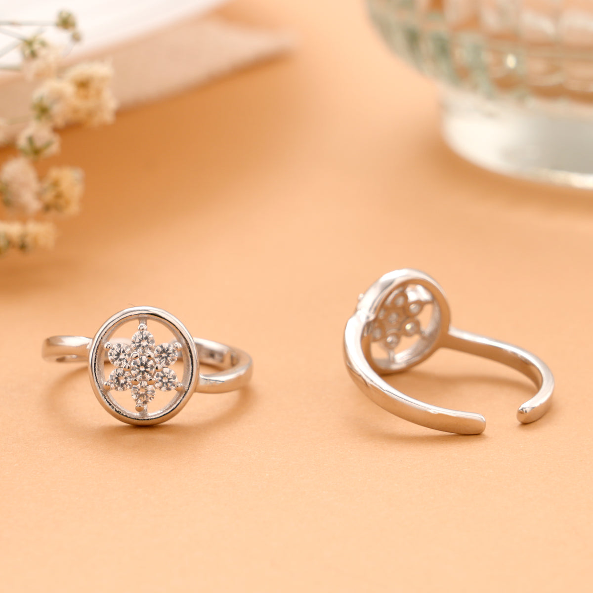 Circular Floral Cluster Frame Silver Toe Ring