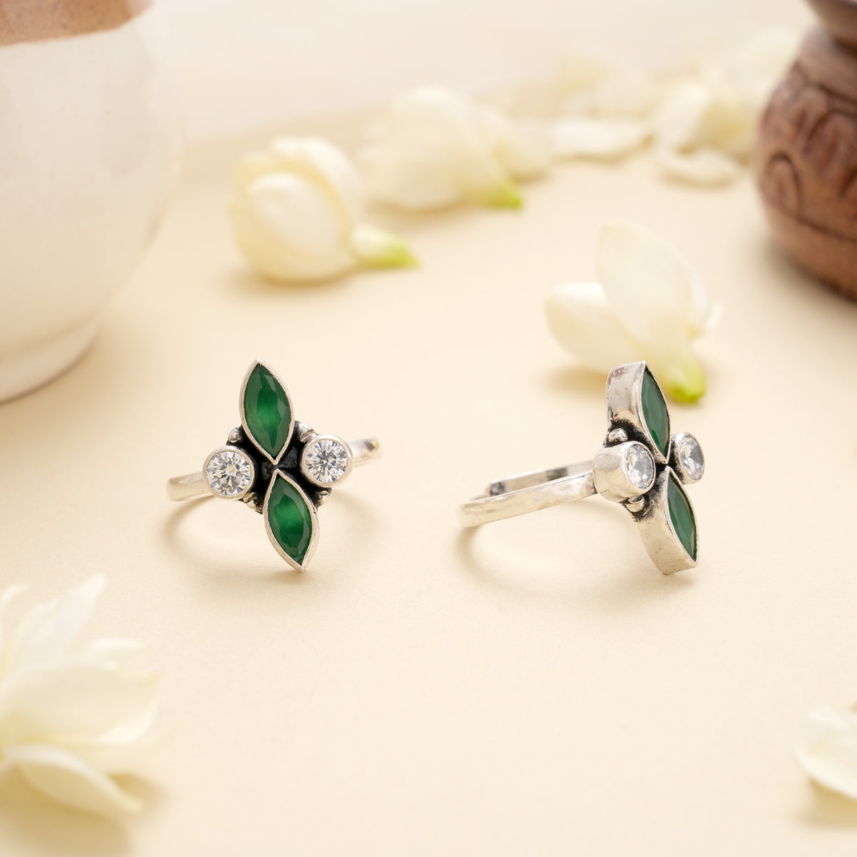 Emerald Crystal Glow Silver Toe Ring