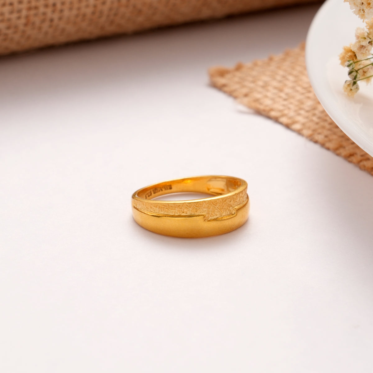 Stylish Stardust Golden Band Ring