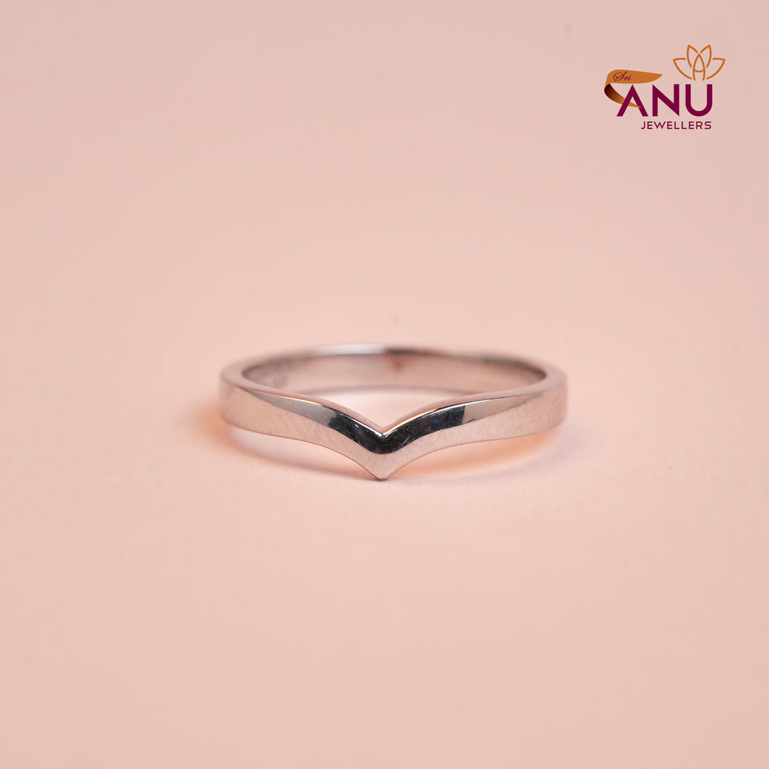 Customized Interlocking V-Shape Platinum Couple Rings