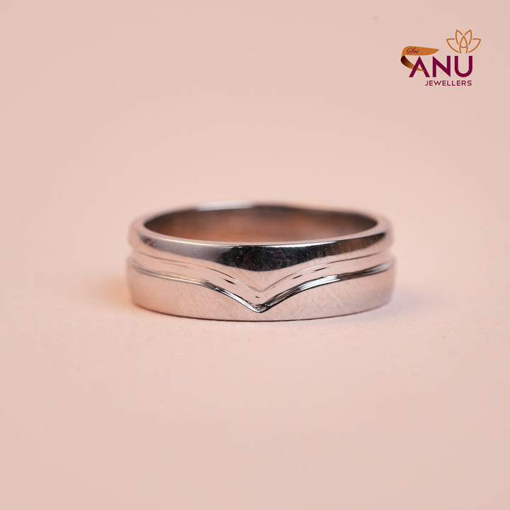 Customized Interlocking V-Shape Platinum Couple Rings