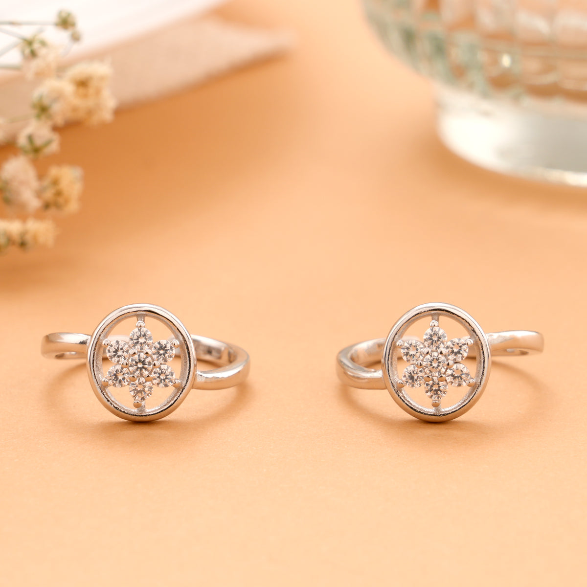 Circular Floral Cluster Frame Silver Toe Ring