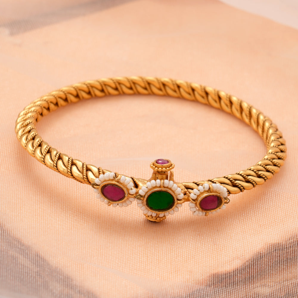 Elegant Kundan Screw Golden Kada