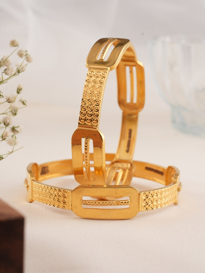 Imperial Glowing Gold Bangle
