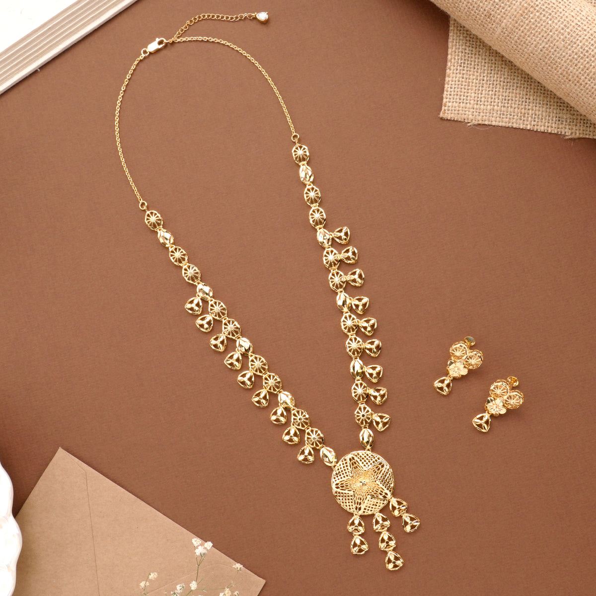 Classic Golden Drops Casting Necklace Set