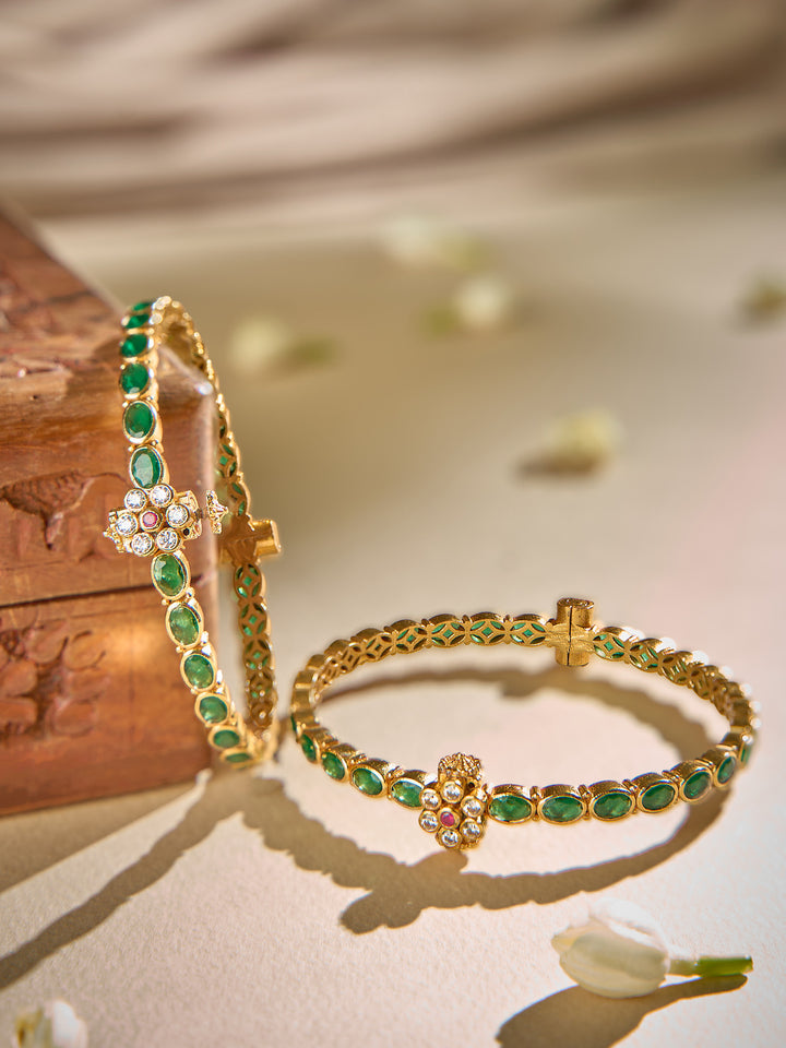 Emerald Radiance Twist Bangle