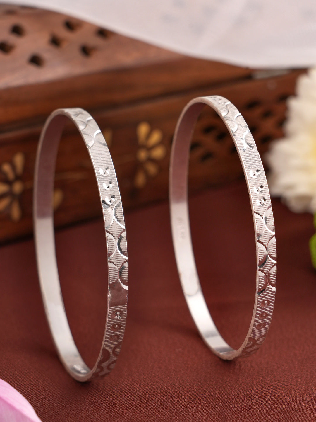 Designer Finish Lightweight Silver Bangle