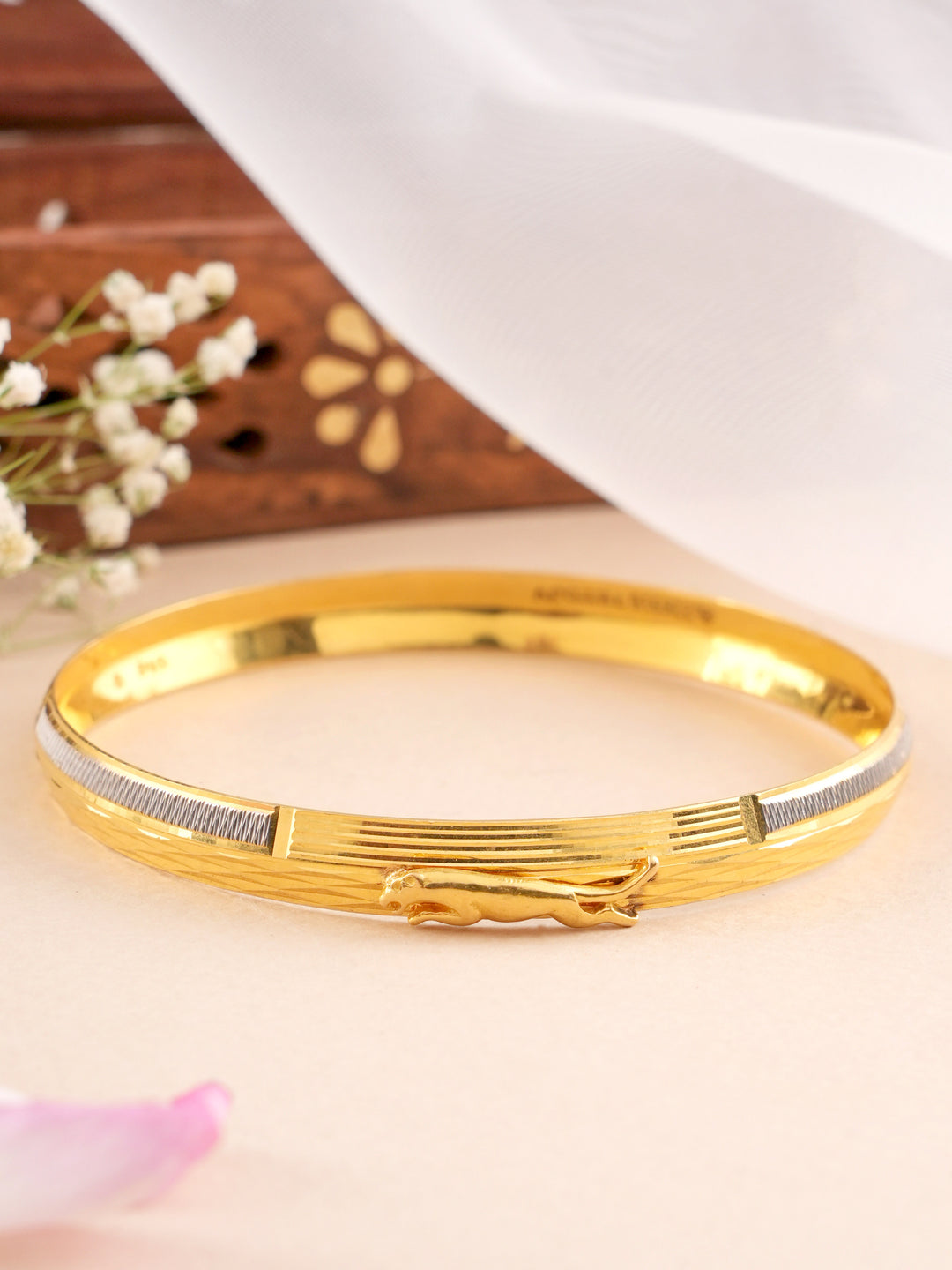 Minimalist Jaguar Gold Kada
