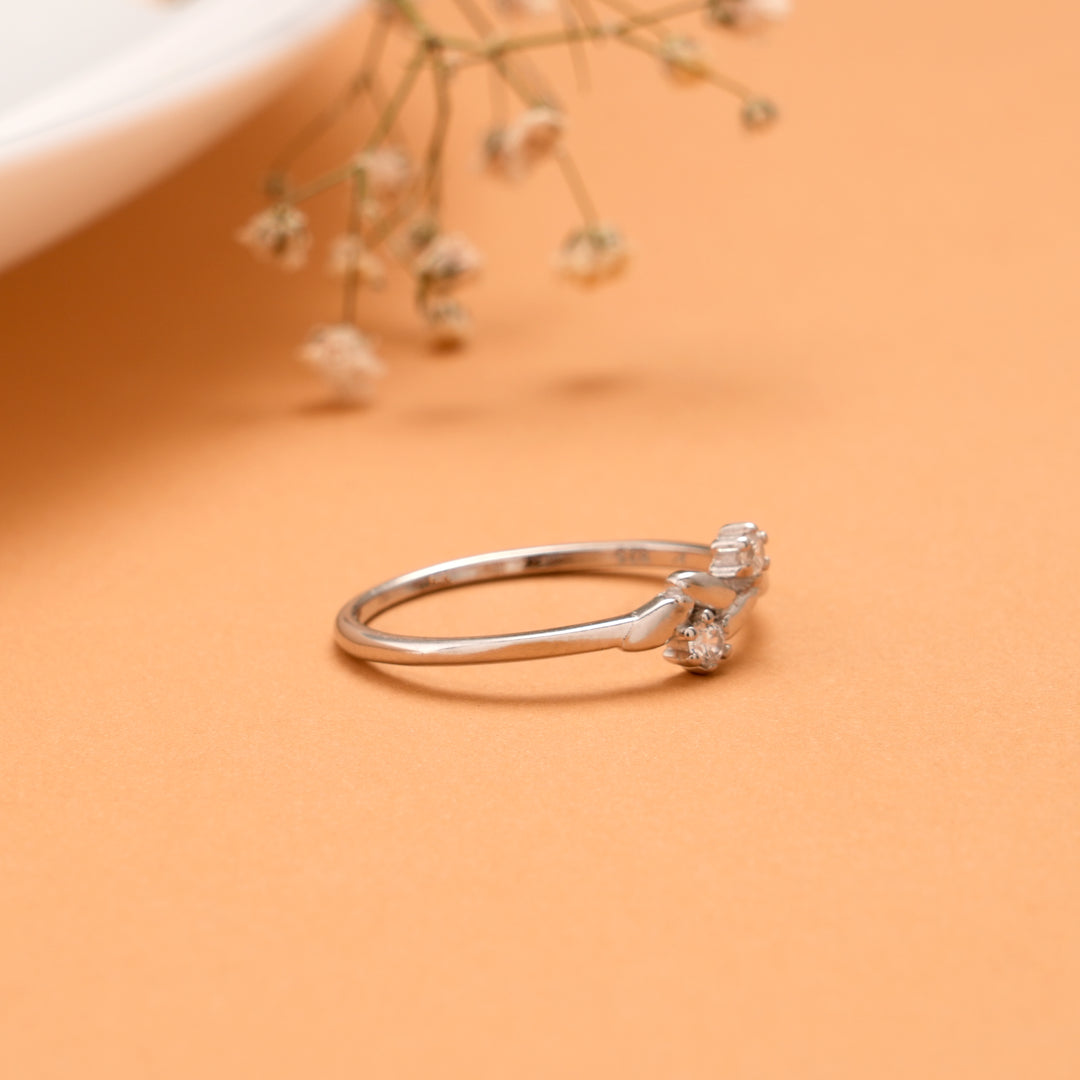 Classic Charm Leaf Pattern Silver Ring