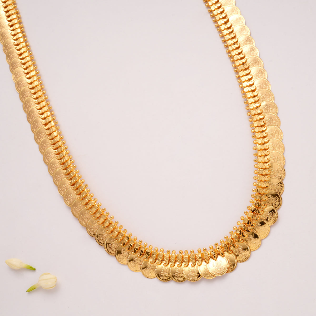 Elegant Floral Leaf Lakshmi Golden Kasumalai