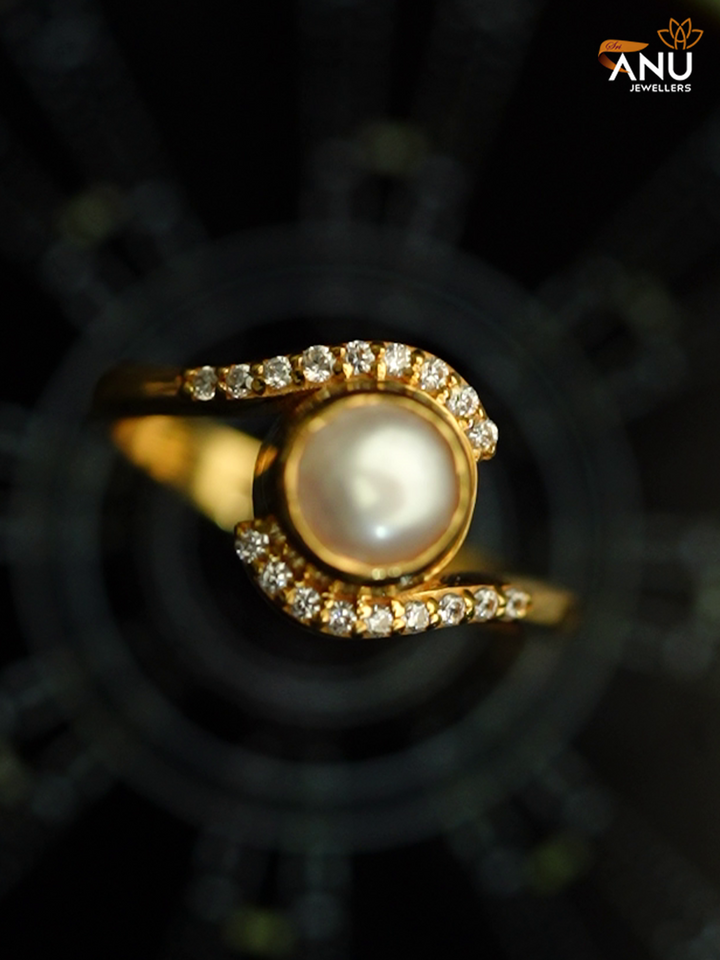 Pearl Leaflight Stud with Ring set