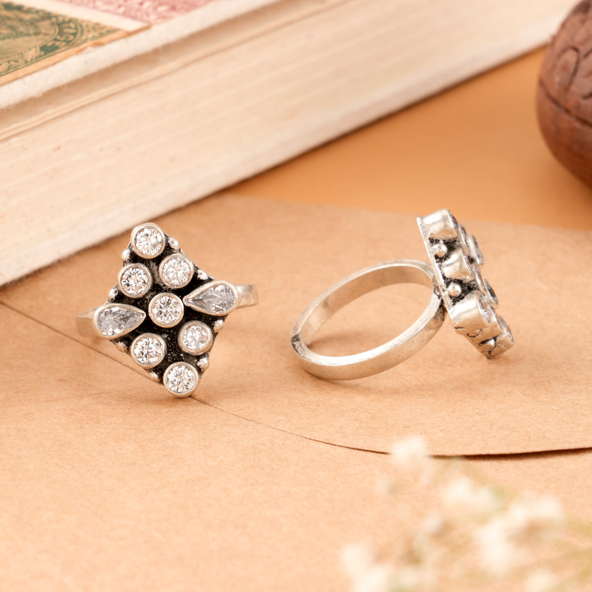 Antique White Stone Silver Toe Ring