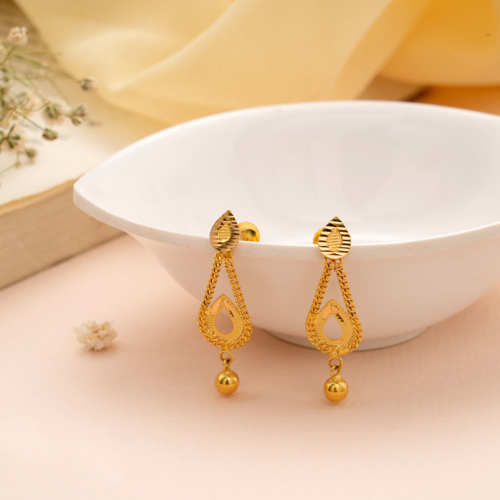 Gold Leaf Pattern Drop Earrings