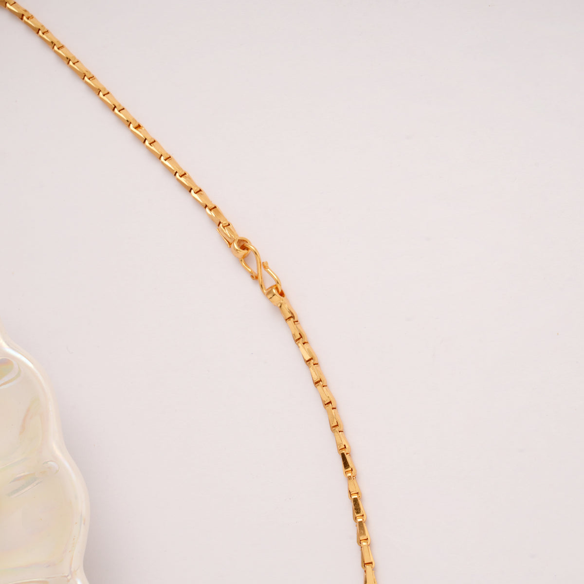Sleek Rectangular Design Link Golden Chain