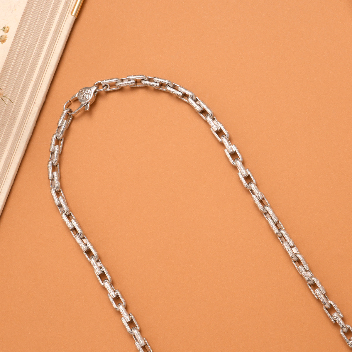 Stylish Silver Curb Link Men’s Chain