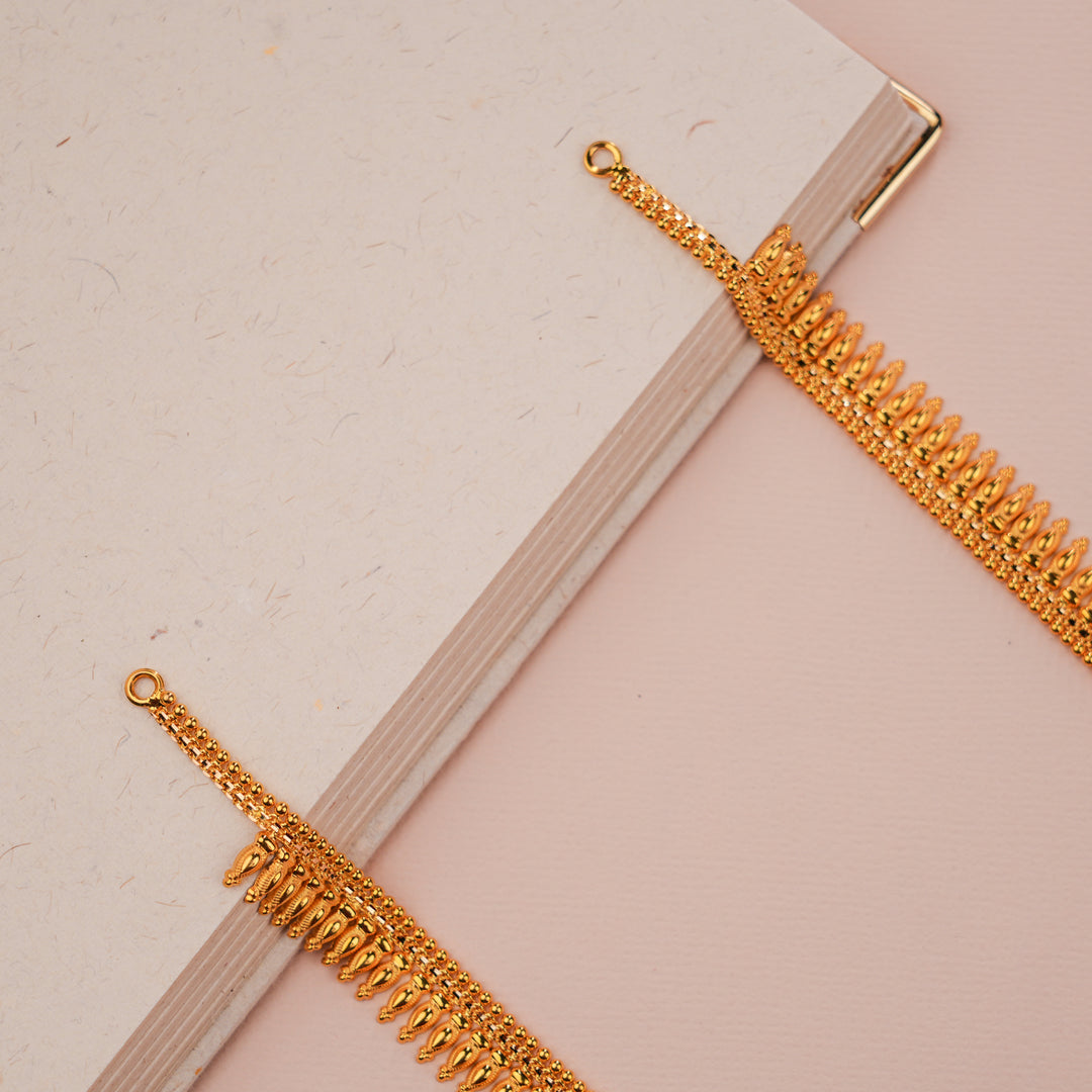 Traditional Kerala Pattern Gold Pichi Poo Malai