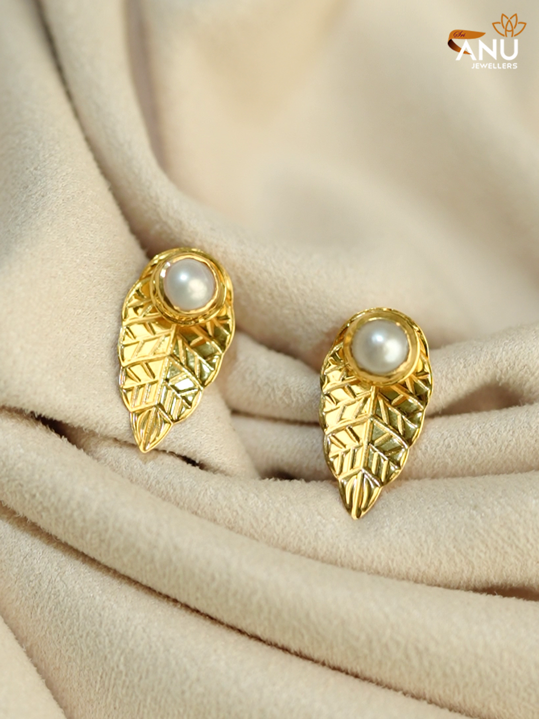 Pearl Leaflight Stud with Ring set