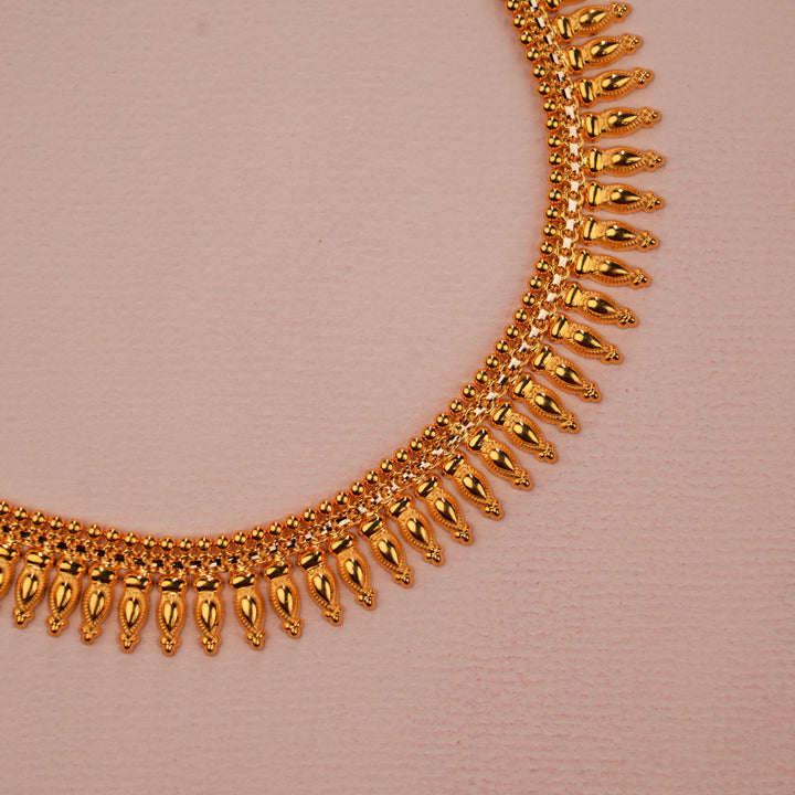 Traditional Kerala Pattern Gold Pichi Poo Malai