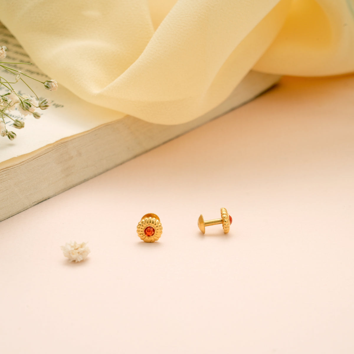 Traditional Floral Stone Gold Stud