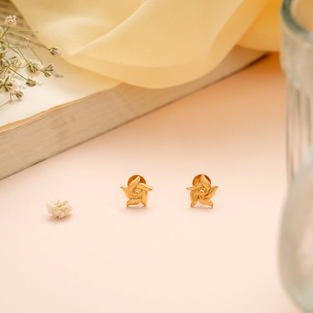 Heritage Five Petal Whirlpool Gold Studs