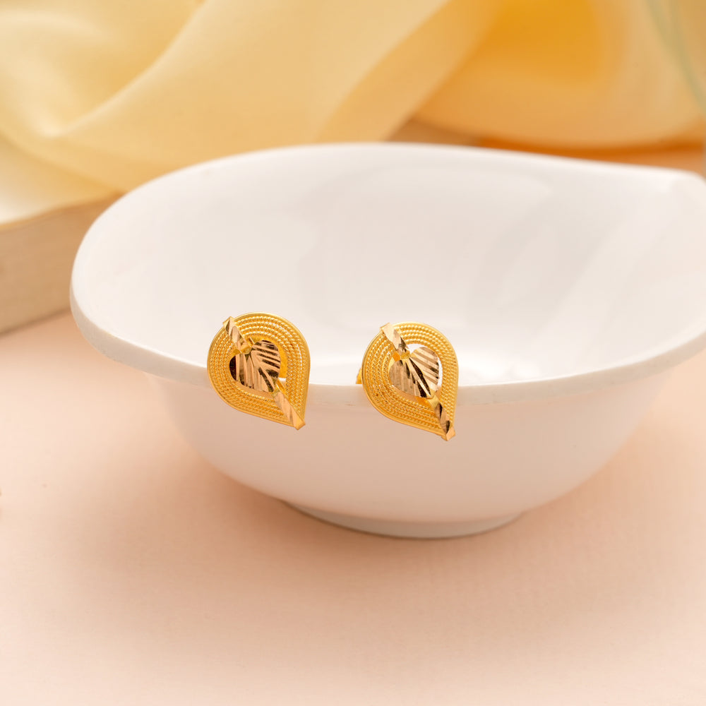 Regal Gold Betel Leaf Stud