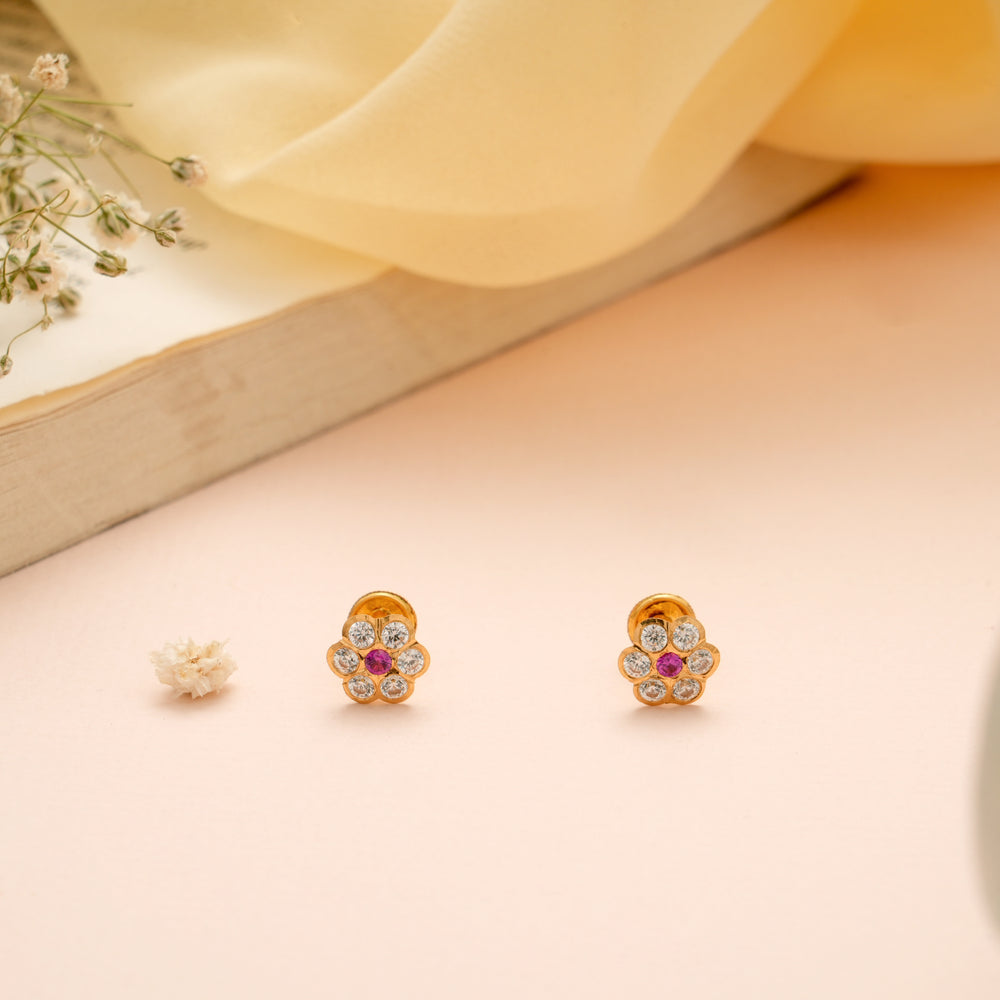 Traditional Floral Stone Gold Stud