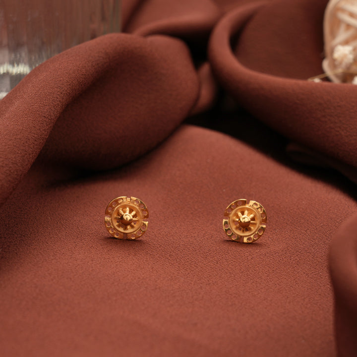 Heritage Gold Wheel Design Stud