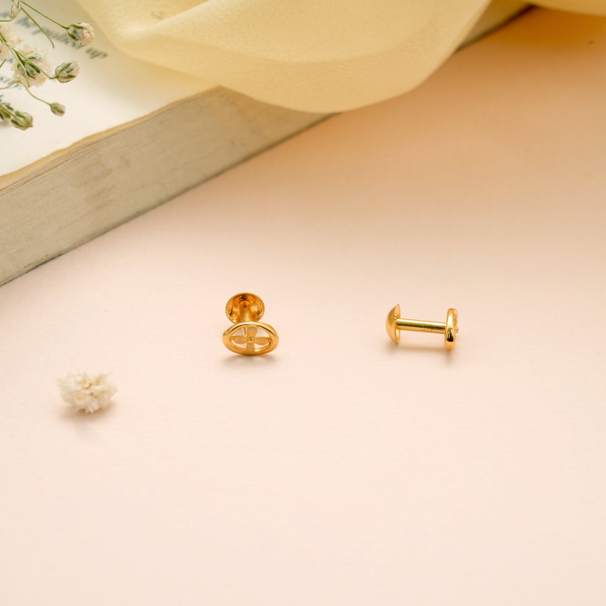 Minimal Oval Shape Tri Leaf Gold Stud