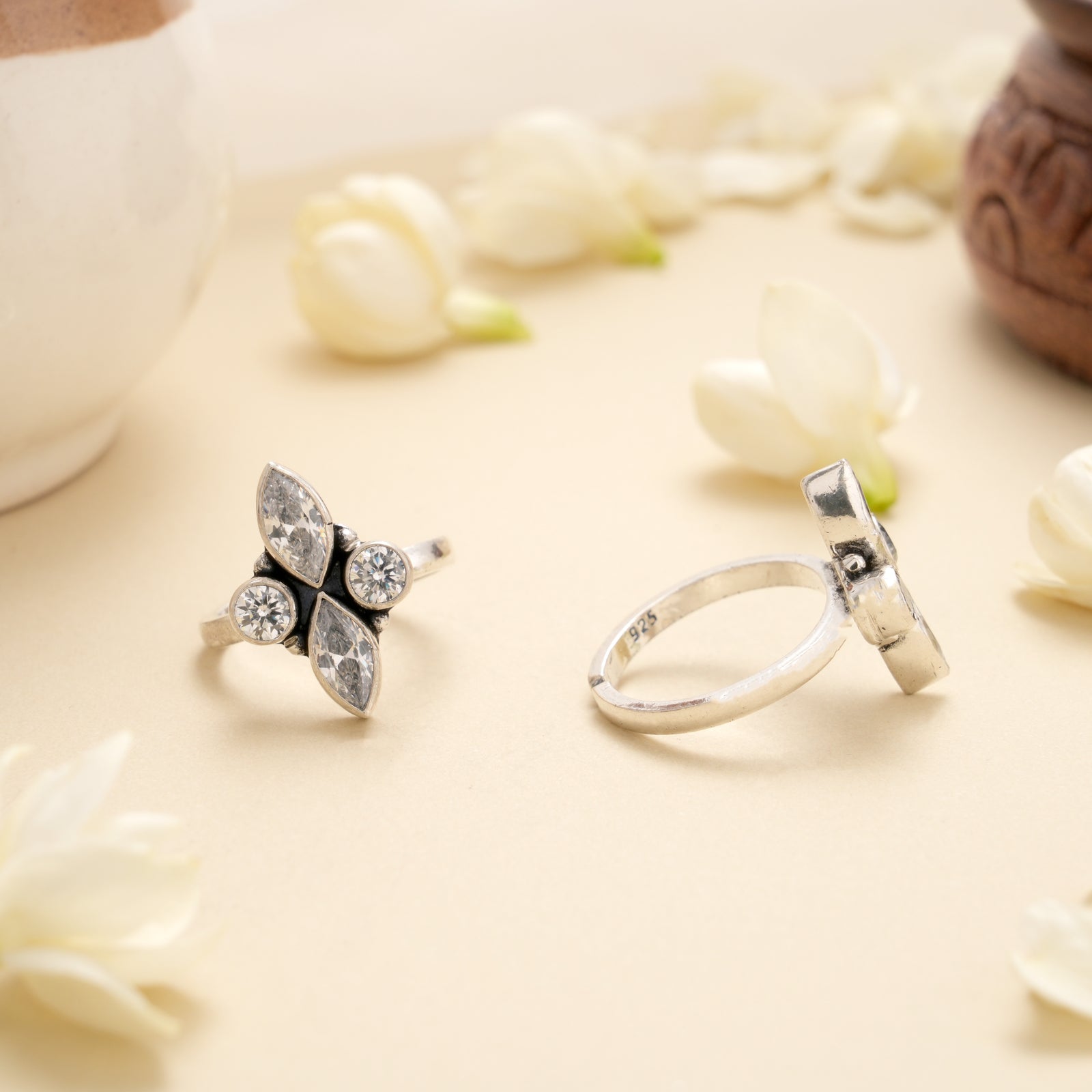 Antique Blossom Shine Silver Toe Ring