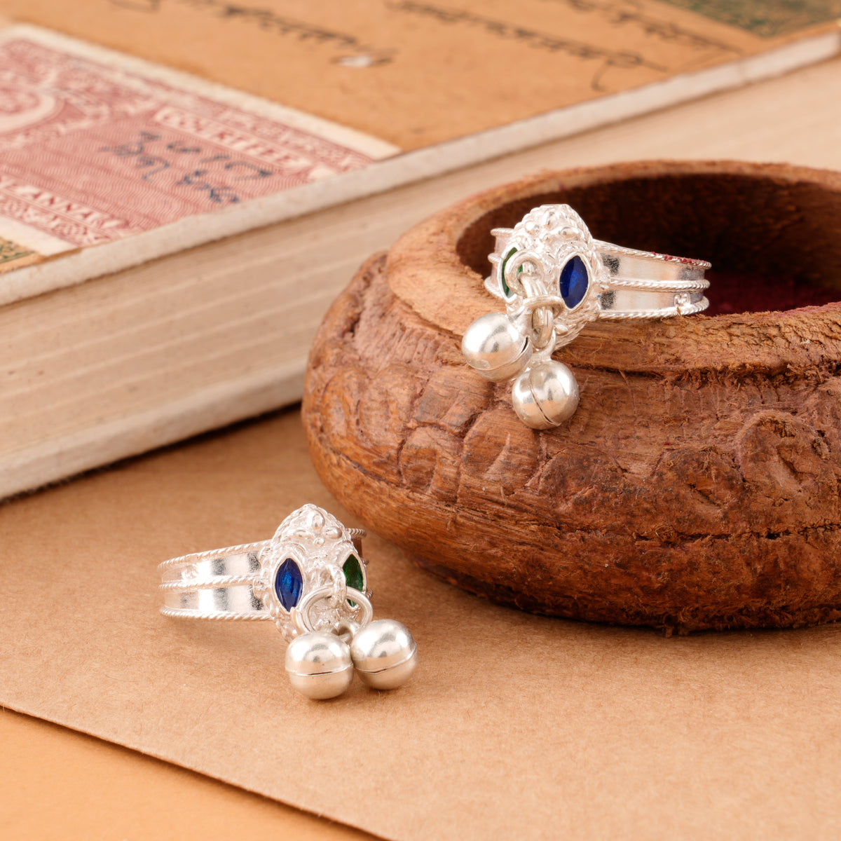 Leaf Shape Silver Enamel Salangai Toe Ring
