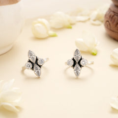Antique Blossom Shine Silver Toe Ring