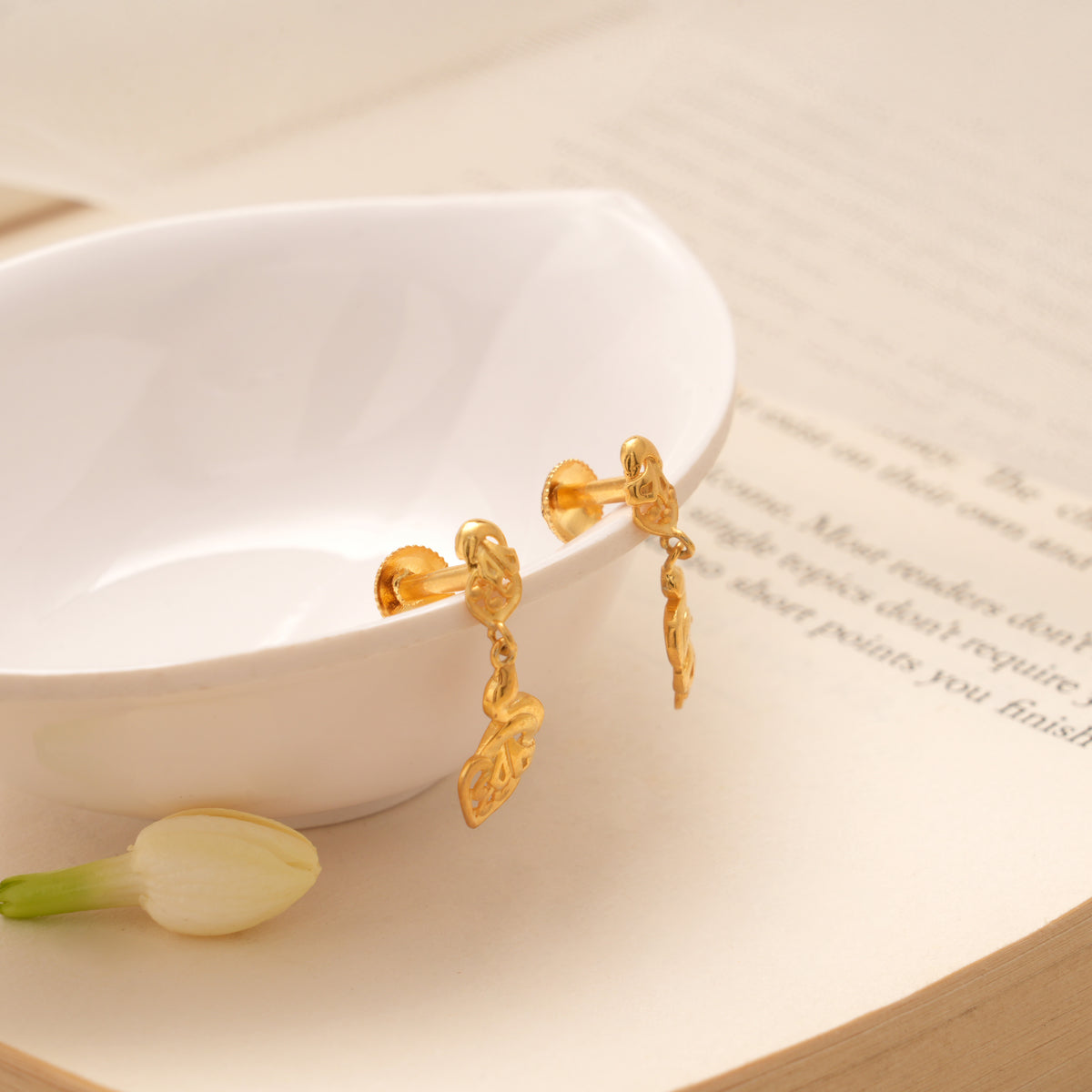 Classic Textured Leaf Design Golden Earring