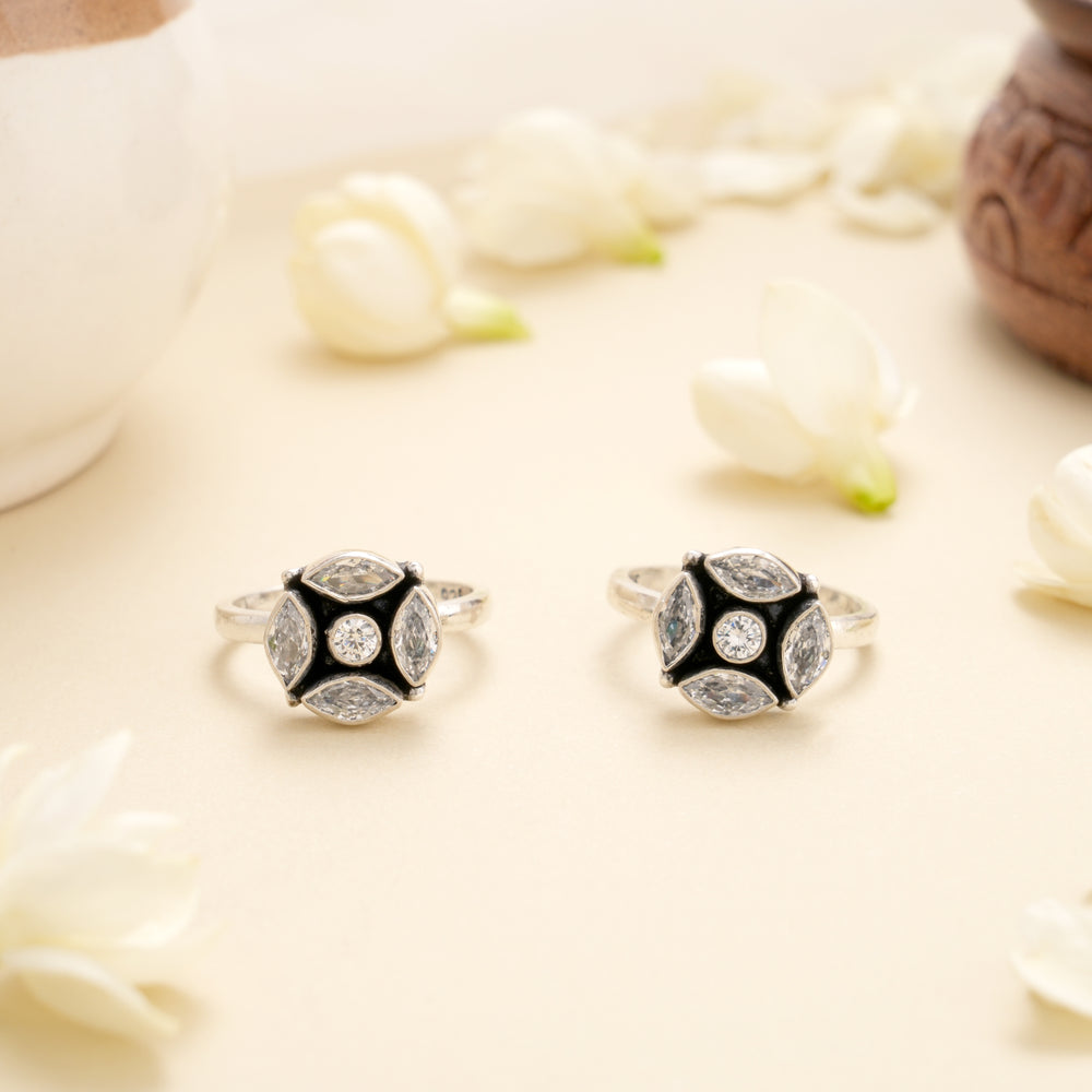 Vintage Floral Gem Cluster Silver Toe Ring