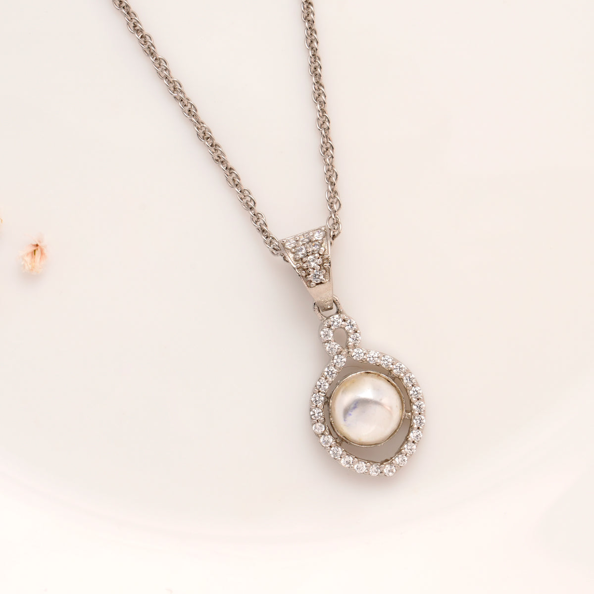 Royal Charm Pearl Silver Chain