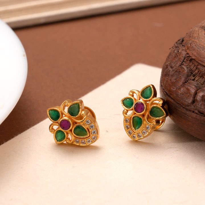 Radiant Three Stone Golden Kundan Stud