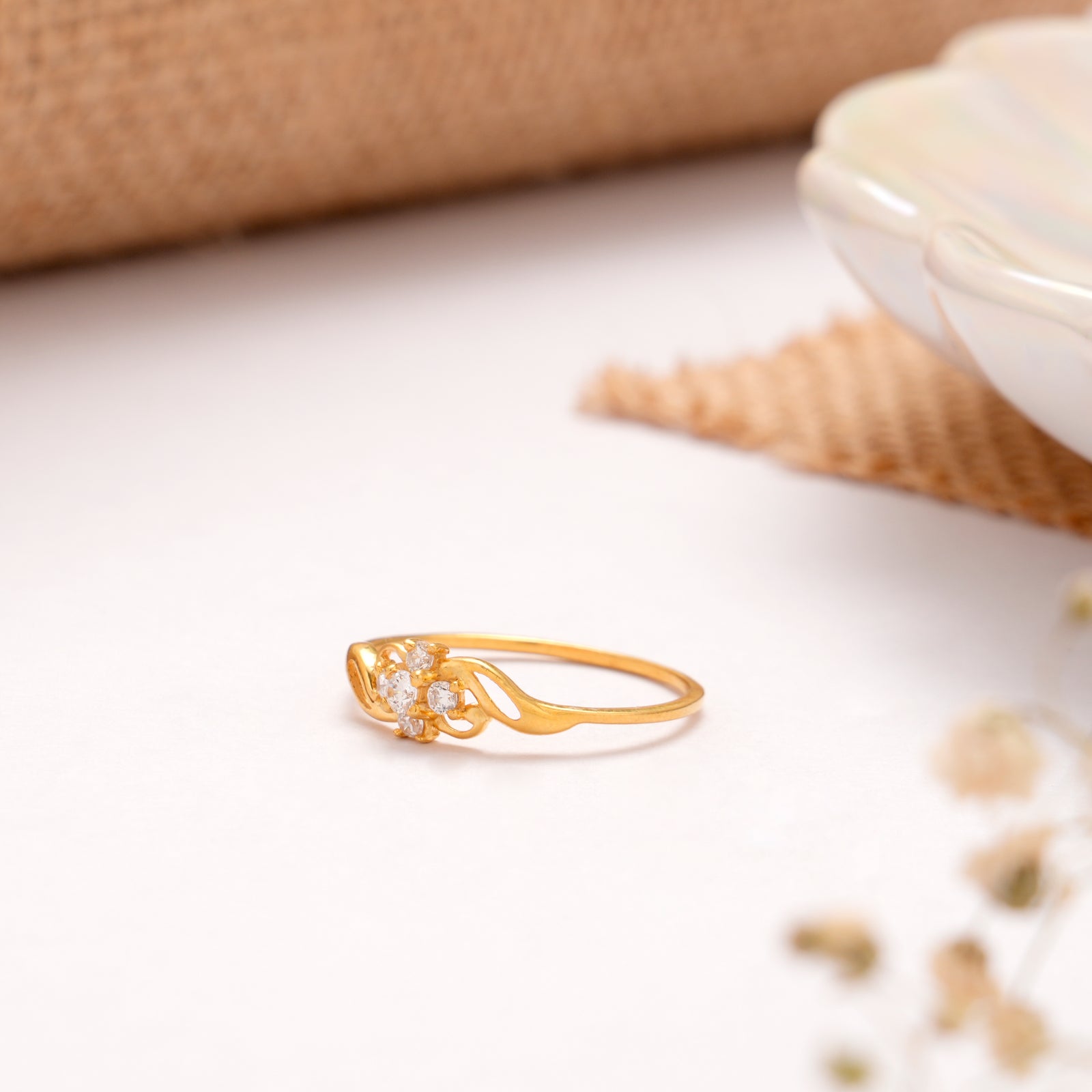 Elegant Floral Intertwined Golden Ring