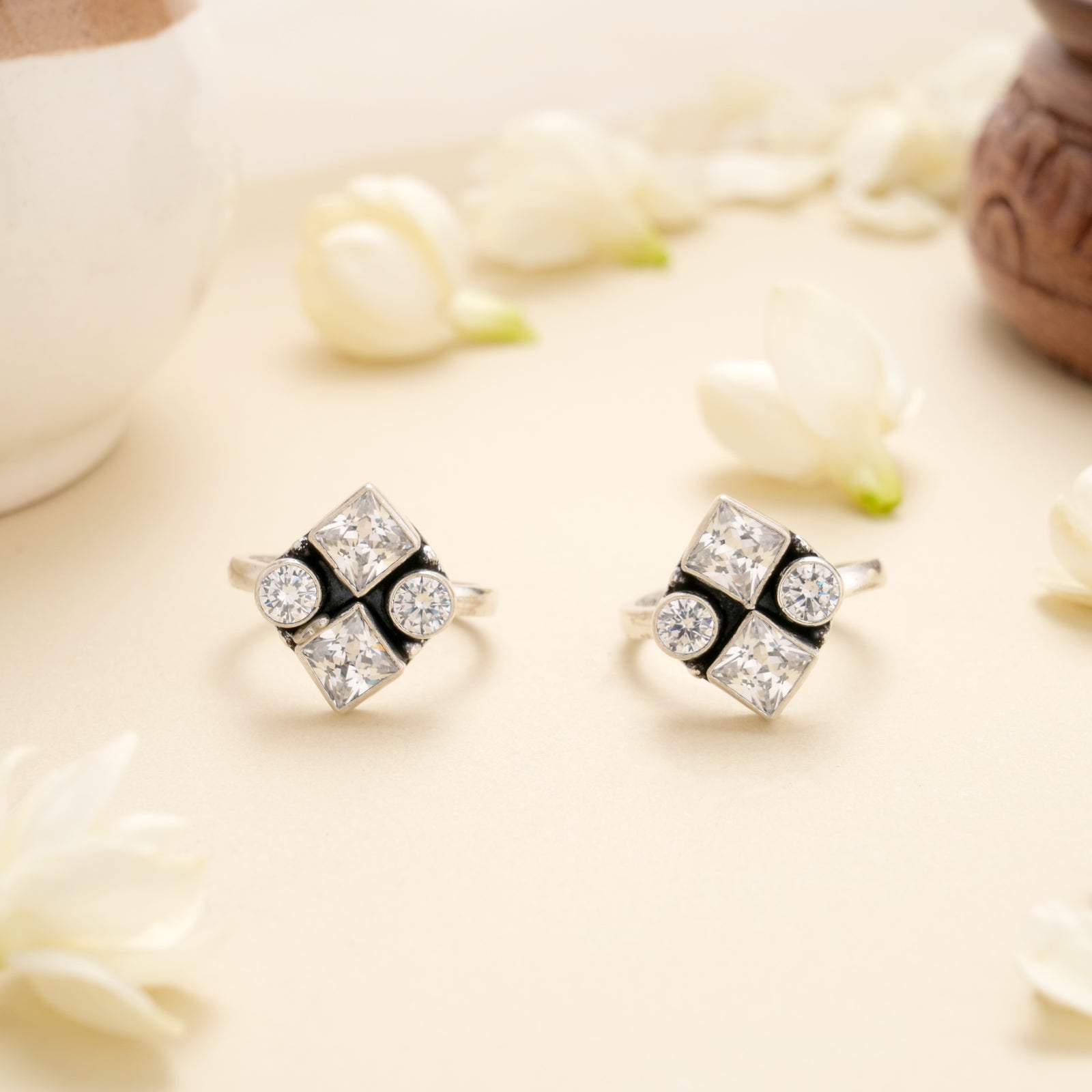 Royal Teardrop Halo Antique Toe Ring
