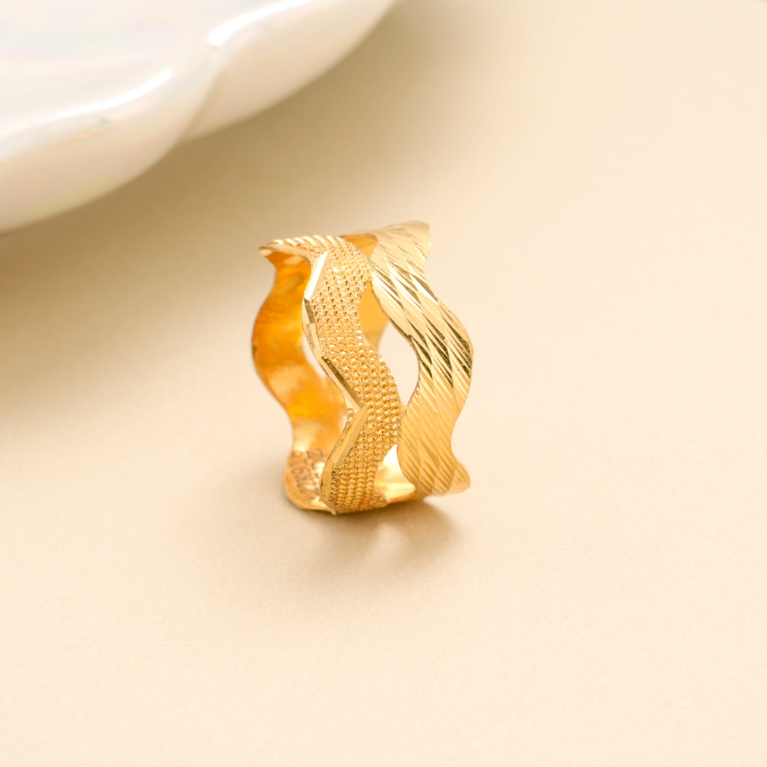 Wavy Pattern Textured Gold Ring