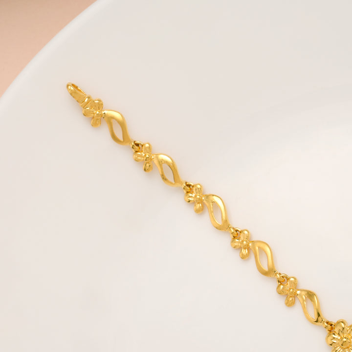 Elegant Floral with Leaf Pattern Gold Bracelet